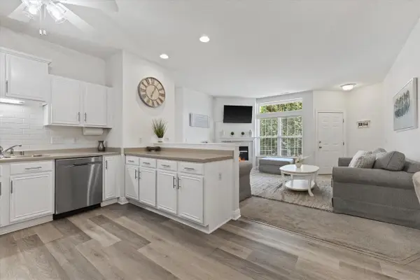 2230 W Vista Bella DRIVE, Oak Creek, WI 53154