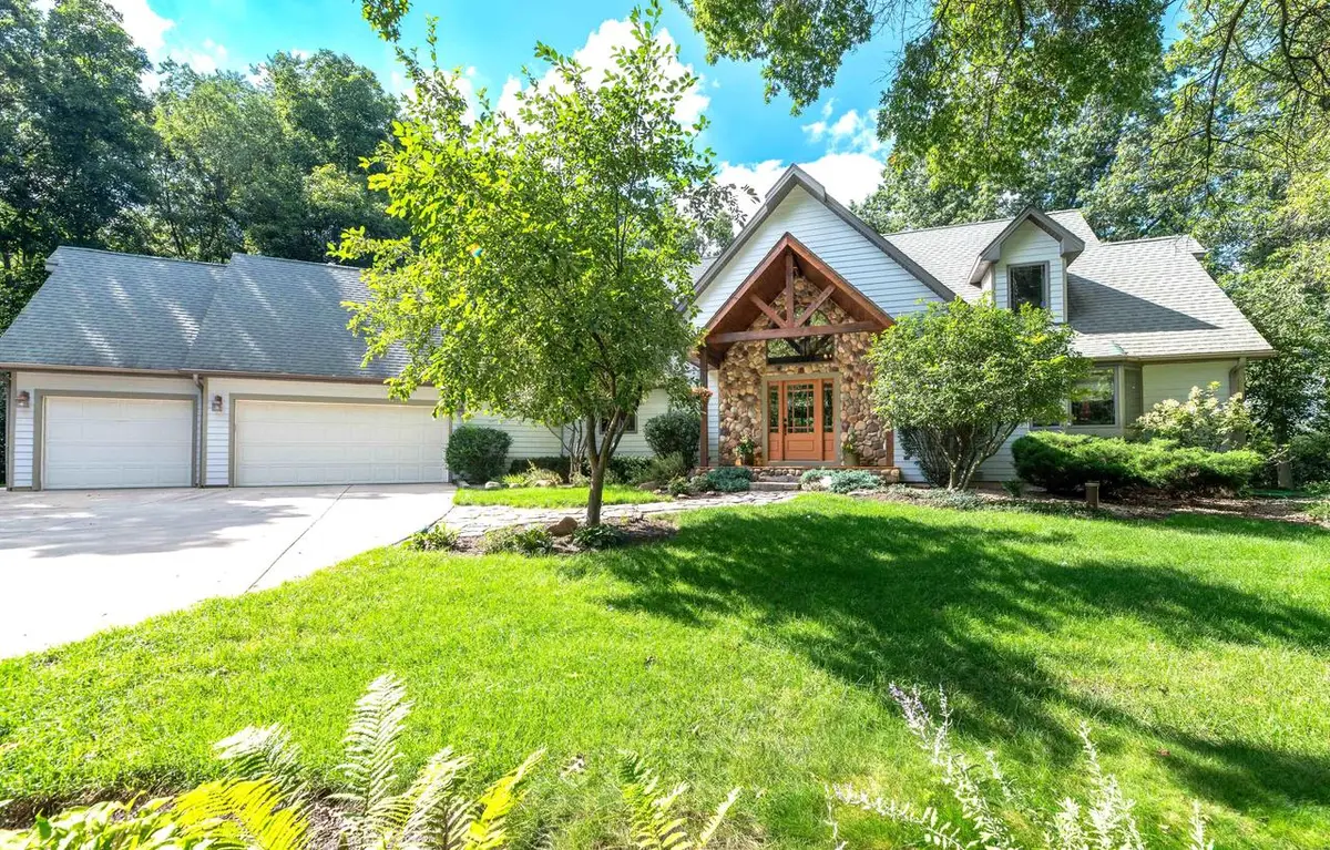 N6433 Horse Hollow LANE, Burlington, WI 53105 - #1