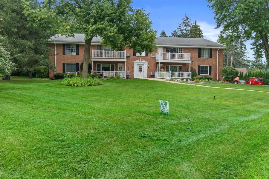 162 Heidel ROAD #3, Thiensville, WI 53092 - #2