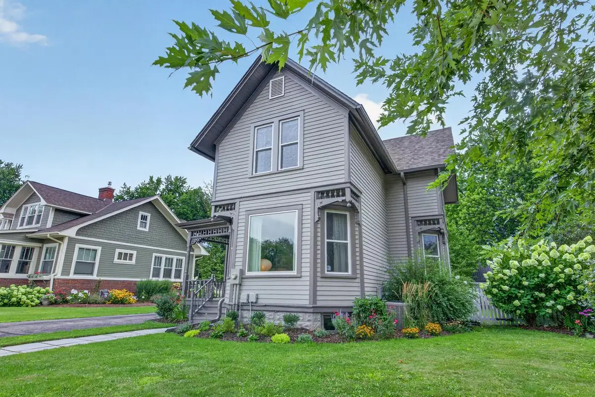 415 N Oakwood AVENUE, Oconomowoc, WI 53066 - #1