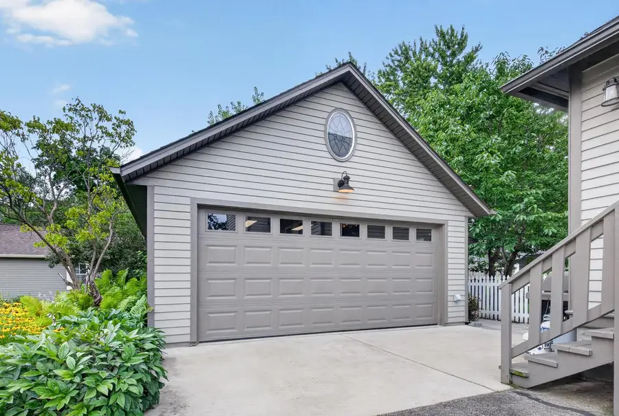 415 N Oakwood AVENUE, Oconomowoc, WI 53066 - #2