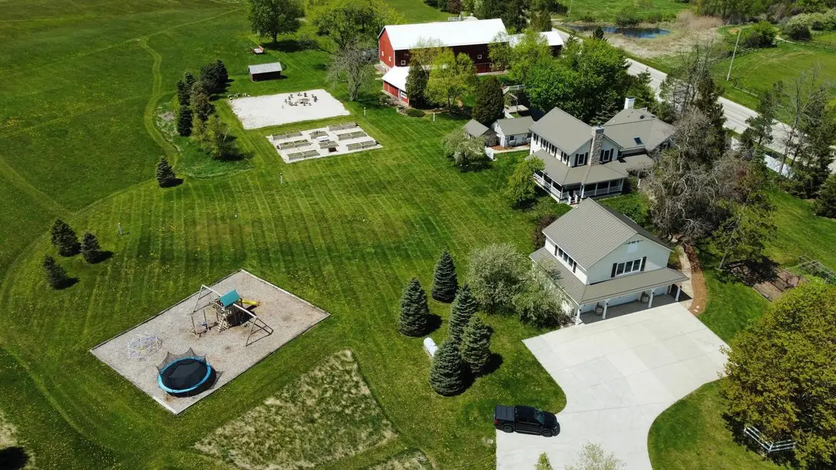 2237 Washington AVENUE, Cedarburg, WI 53012 - #1