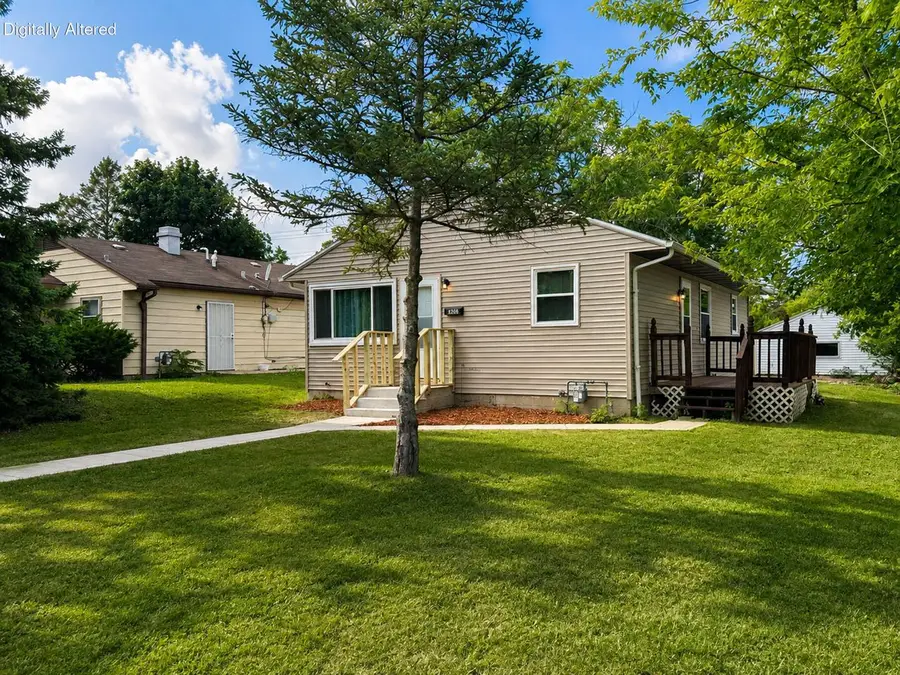 8208 W Keefe AVENUE, Milwaukee, WI 53222 - #2