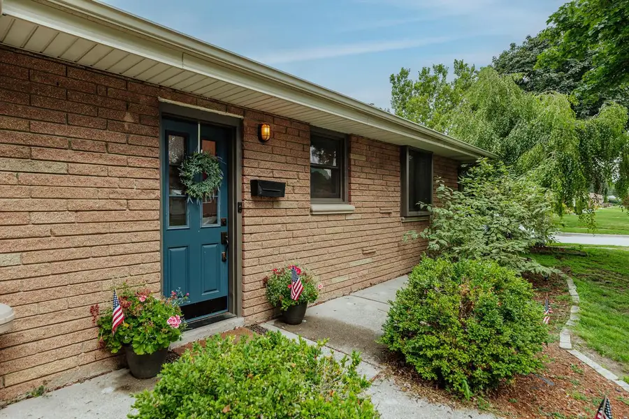 7001 W Burdick AVENUE, Milwaukee, WI 53219 - #3