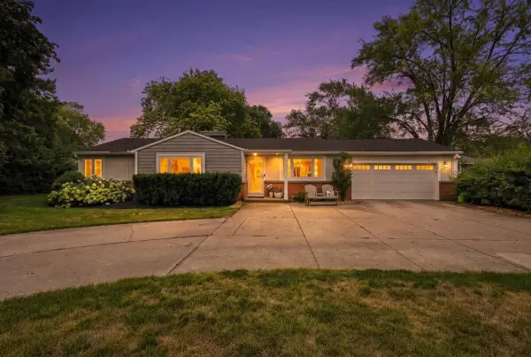 17265 Country LANE, Brookfield, WI 53045