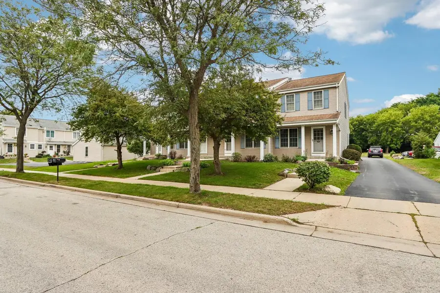 2070 Cliff-Alex COURT S #A, Waukesha, WI 53189 - #2