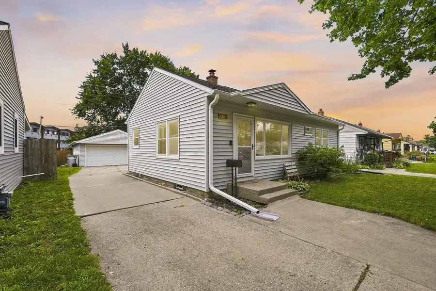 159 W Armour AVENUE, Milwaukee, WI 53207 - #2