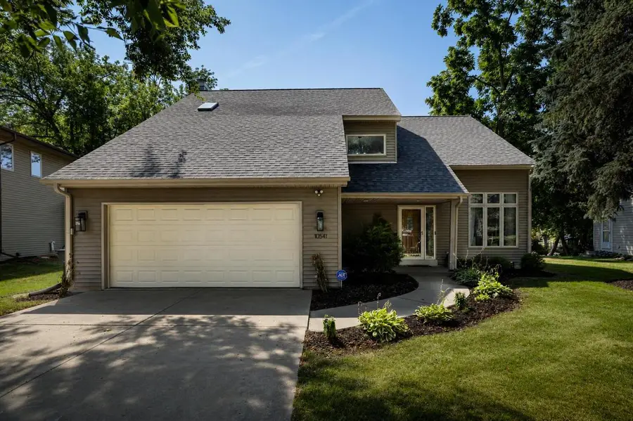 10541 W Pine Ridge ROAD, Milwaukee, WI 53228 - #2