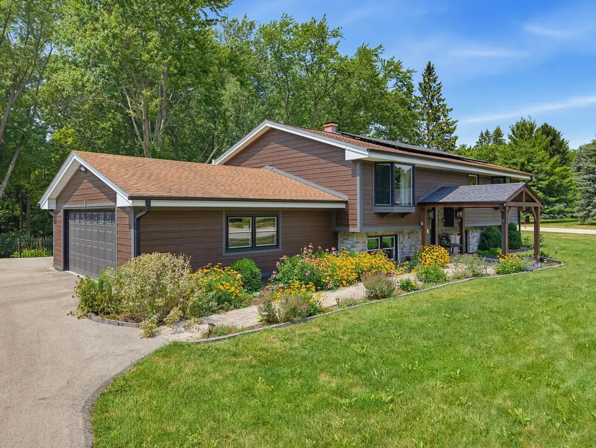 W330N5515 Linden CIRCLE E, Nashotah, WI 53058 - #1