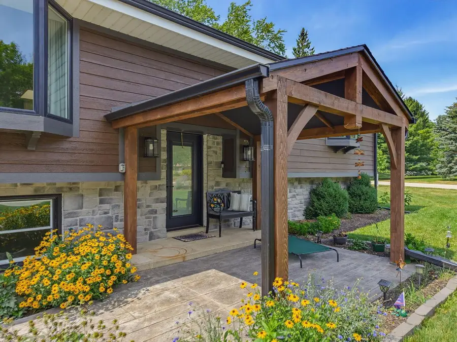 W330N5515 Linden CIRCLE E, Nashotah, WI 53058 - #2