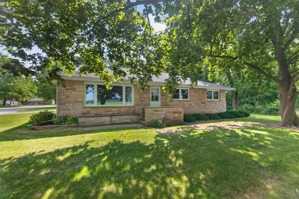 W8491 Spring View DRIVE, Kewaskum, WI 53040