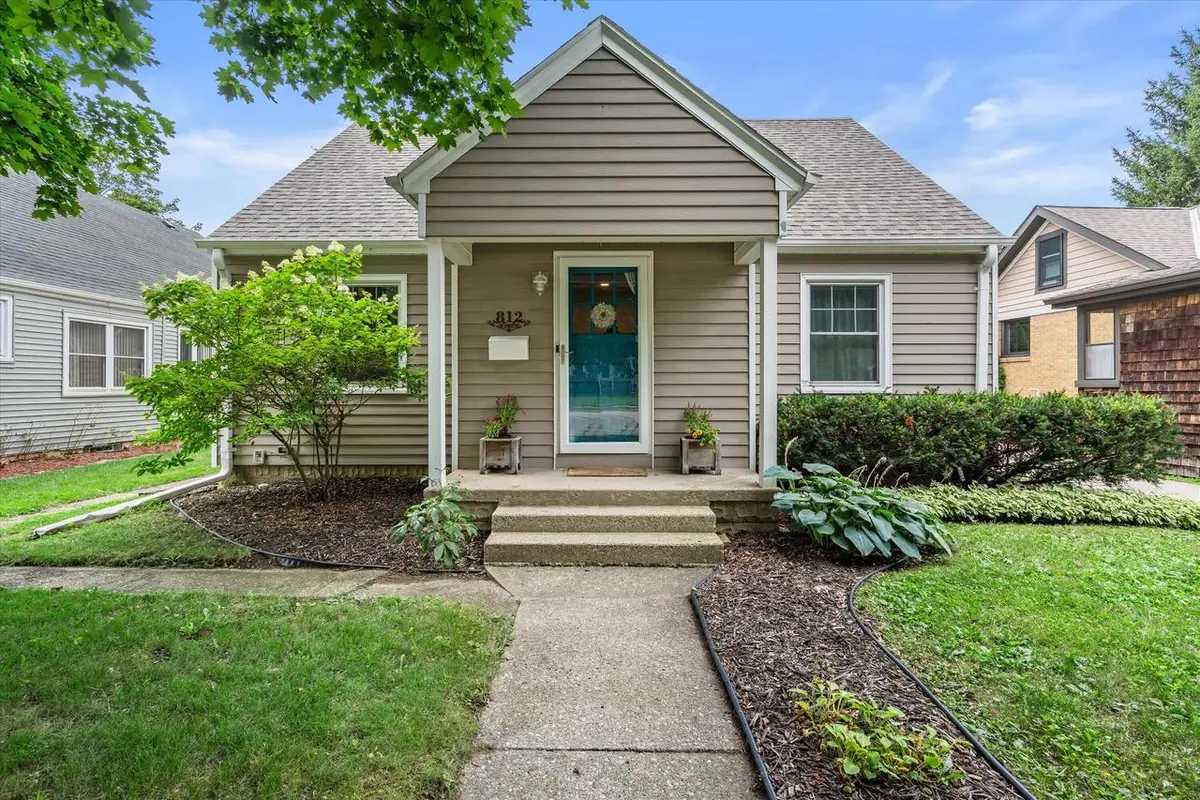 812 S East AVENUE, Waukesha, WI 53186 - #1