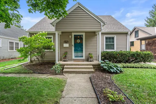 812 S East AVENUE, Waukesha, WI 53186