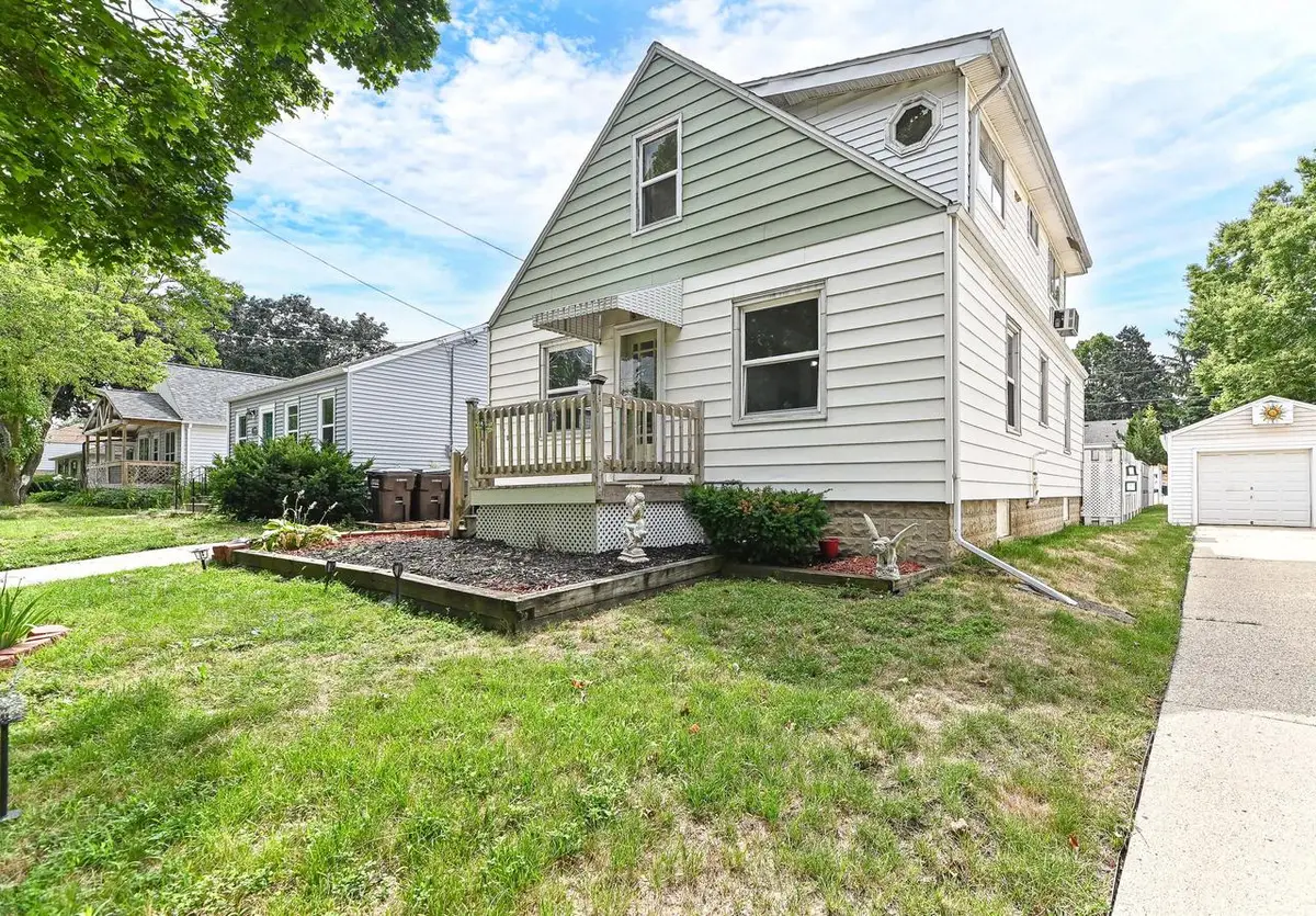 1705 E Eden PLACE, Saint Francis, WI 53235 - #1