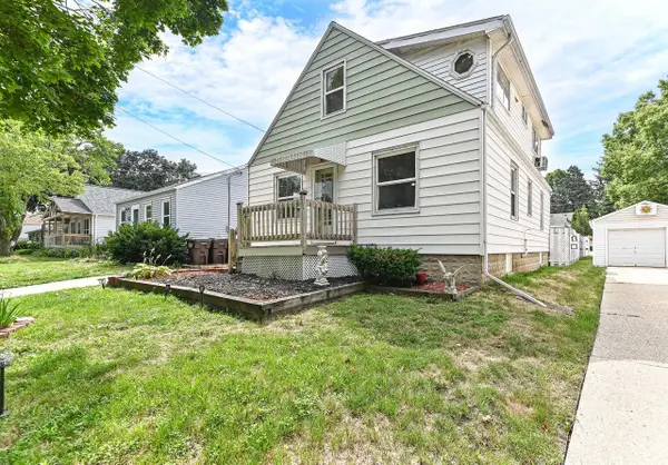 1705 E Eden PLACE, Saint Francis, WI 53235