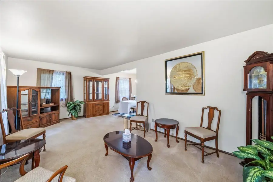 2517 W Chestnut ROAD, Mequon, WI 53092 - #3