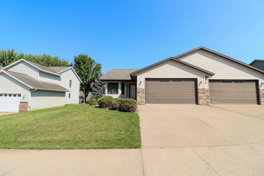 301 Crestwood LANE, Onalaska, WI 54650 - #2