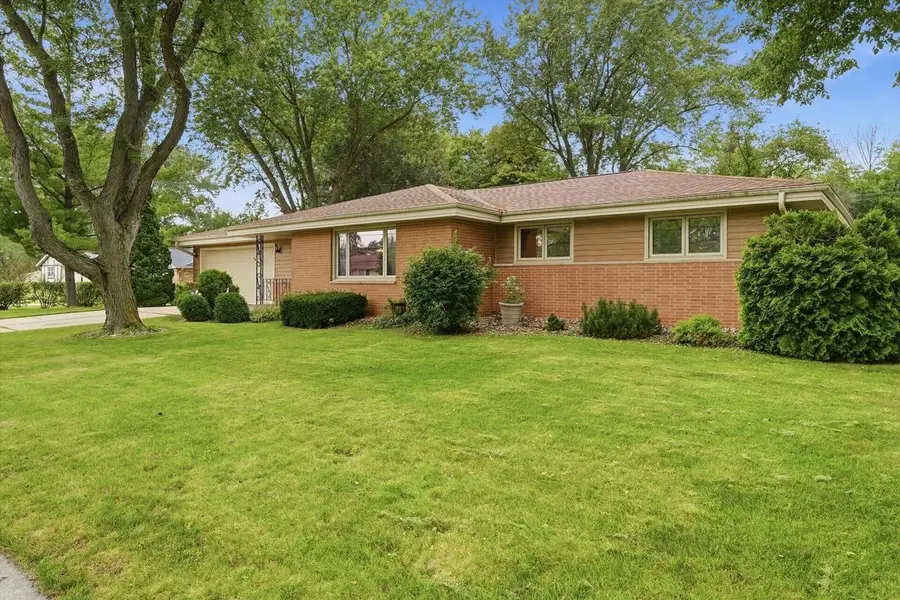 N88W18016 Christman ROAD, Menomonee Falls, WI 53051 - #2