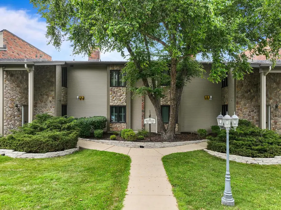 31 Abbey Villa CIRCLE #31D, Fontana, WI 53125 - #2