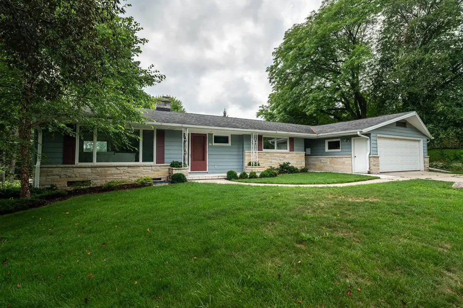 805 W Decorah ROAD, West Bend, WI 53095 - #2