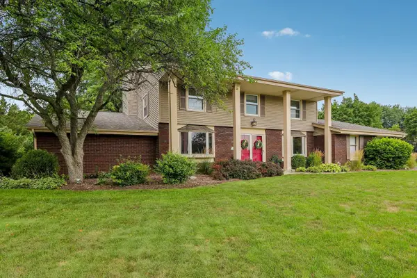 W182N8323 Georgetown DRIVE, Menomonee Falls, WI 53051