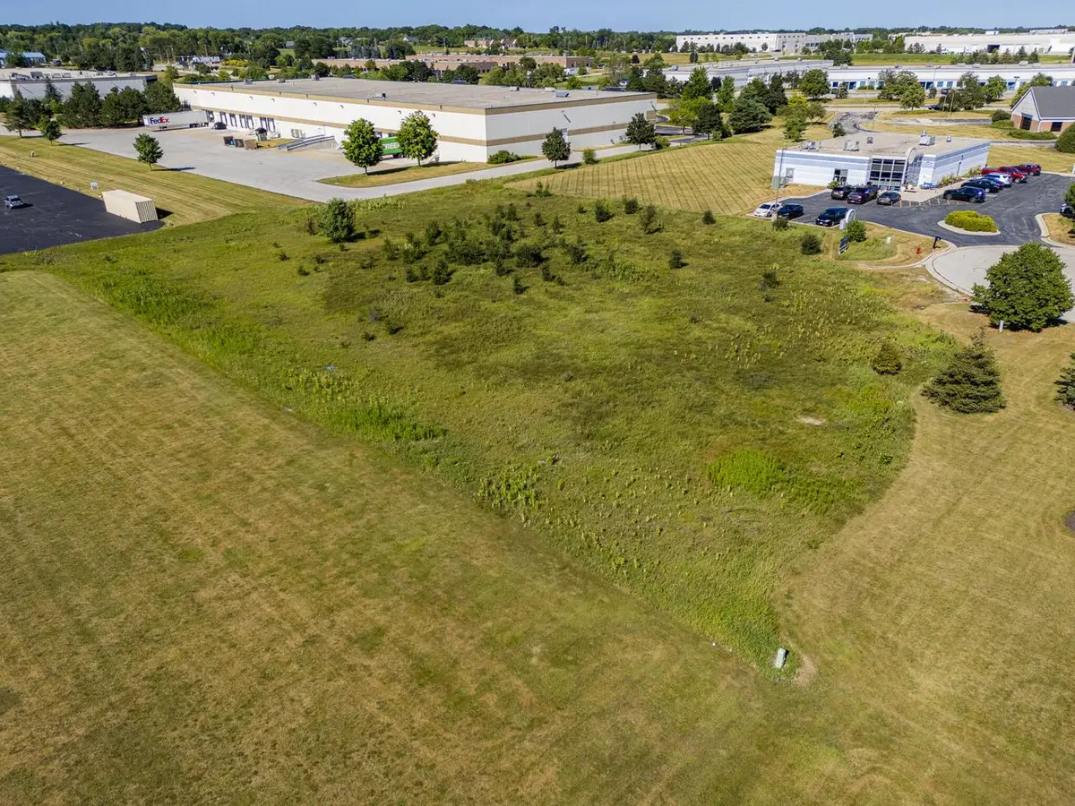 9707 S AIRWAYS COURT, Franklin, WI 53132 - #1