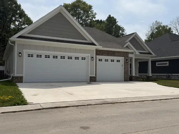 327 Lynx LANE, Manitowoc, WI 54220