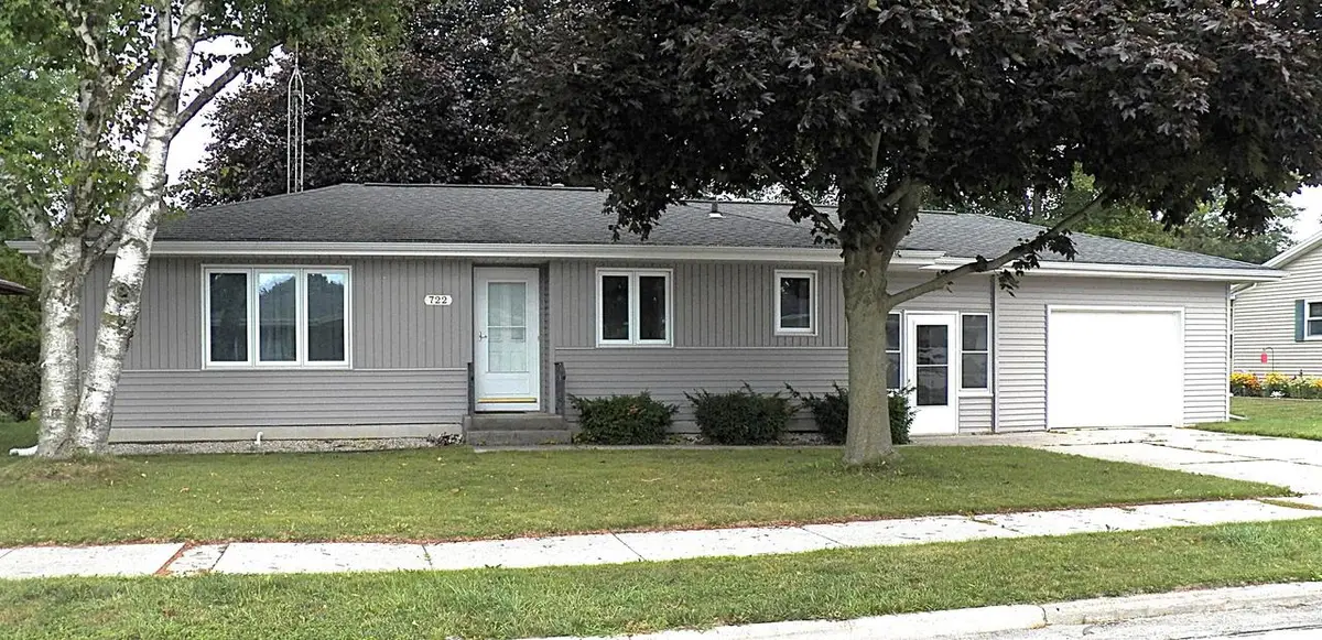 722 S 31 STREET, Manitowoc, WI 54220 - #1