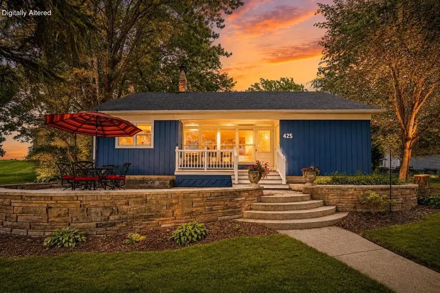 425 W Wisconsin AVENUE, Pewaukee, WI 53072 - #2