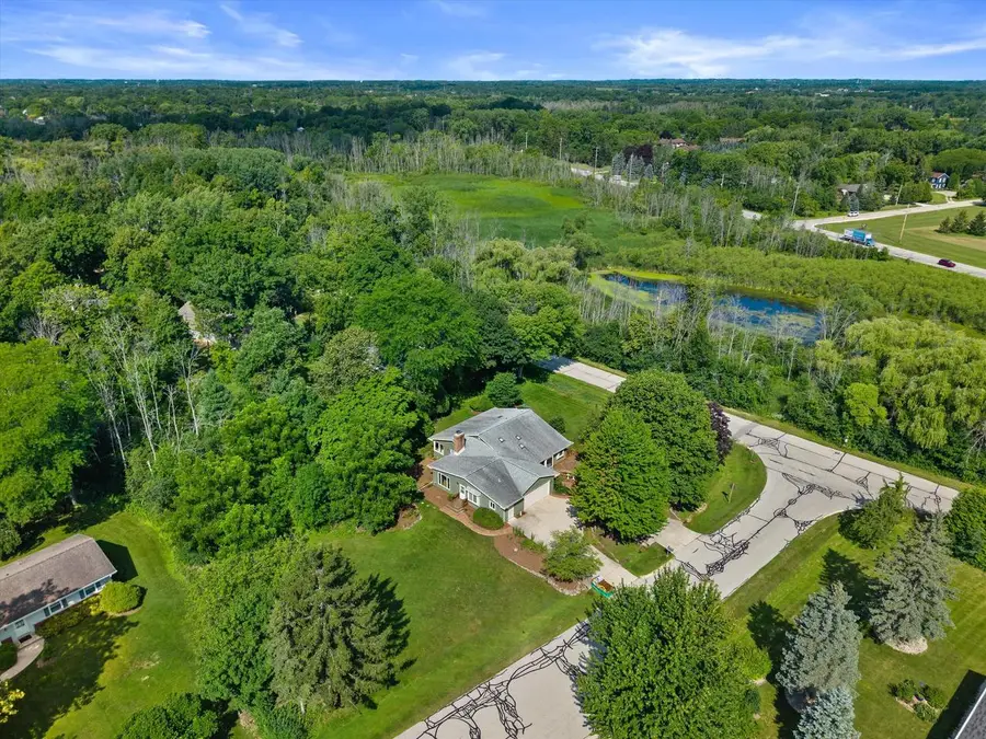 12655 N River Forest CIRCLE, Mequon, WI 53092 - #3