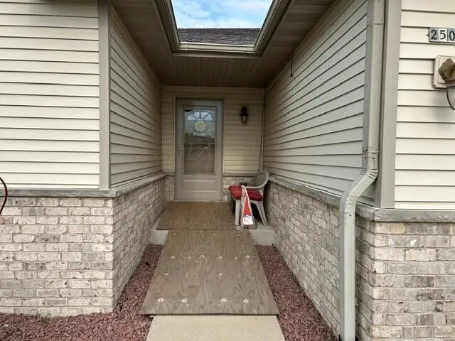 250 Kuehl DRIVE #B, Iron Ridge, WI 53035 - #2