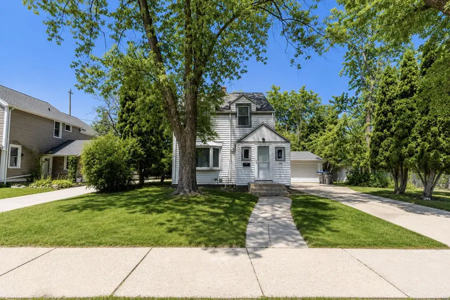 242 E Gauer CIRCLE, Milwaukee, WI 53207 - #2
