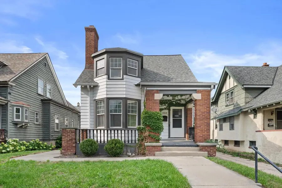 1814 E Kenwood BOULEVARD, Milwaukee, WI 53211 - #2