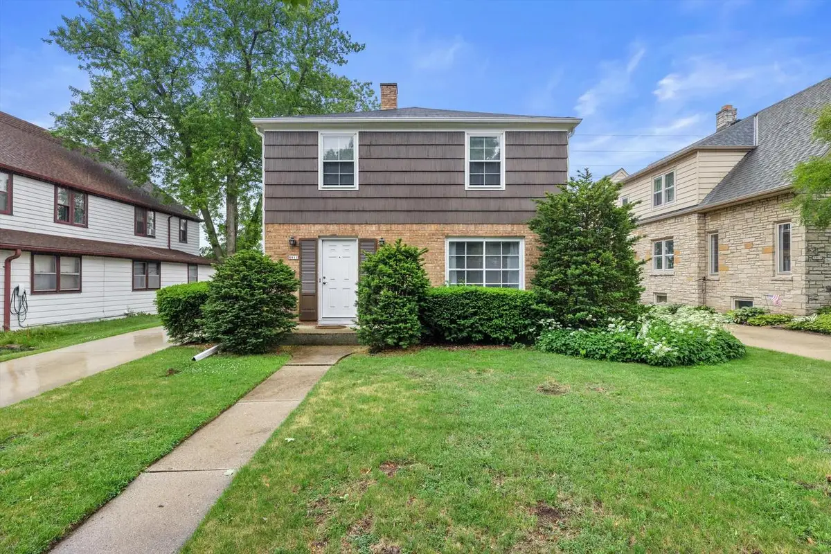 8811 W Hawthorne AVENUE #8813, Wauwatosa, WI 53226 - #1
