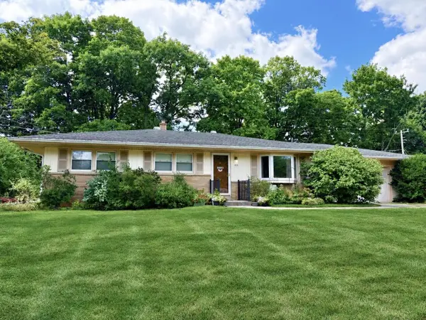 875 Anthony LANE, Brookfield, WI 53045