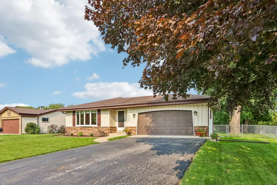 4120 S Regal DRIVE, New Berlin, WI 53151 - #2