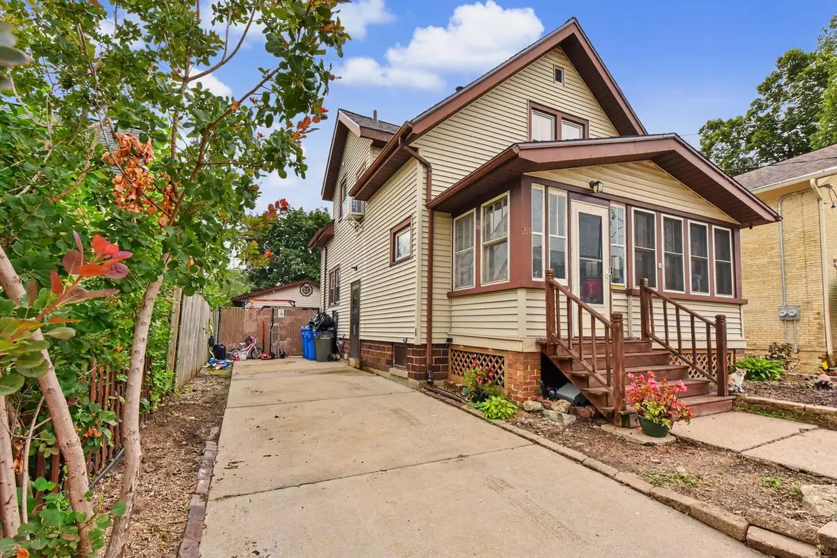 211 N 10th STREET, Watertown, WI 53094 - #1