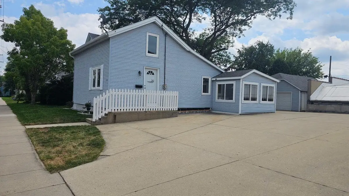 29 E State STREET, Hartford, WI 53027 - #1