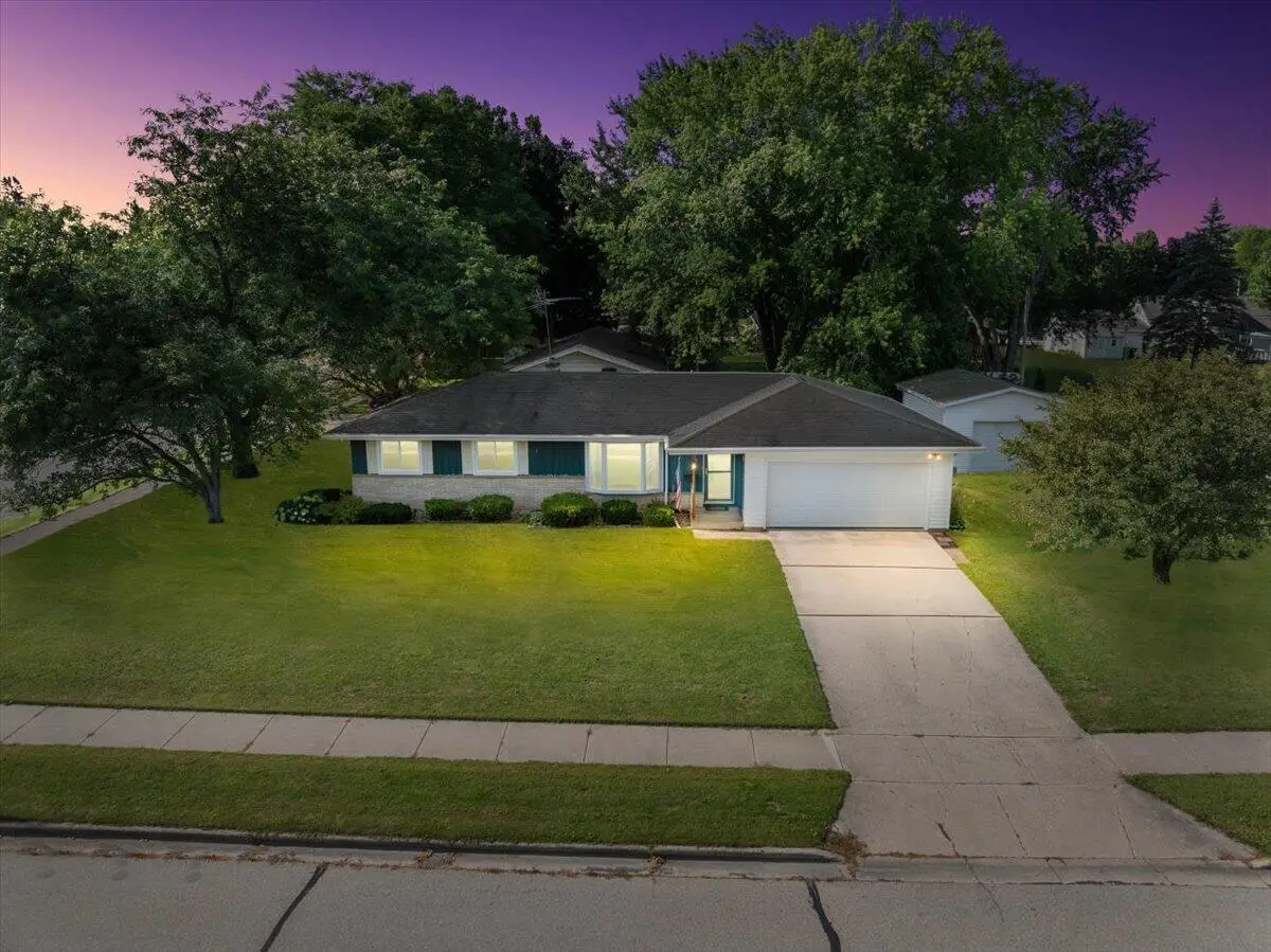 309 Braatz DRIVE, Kewaskum, WI 53040 - #1