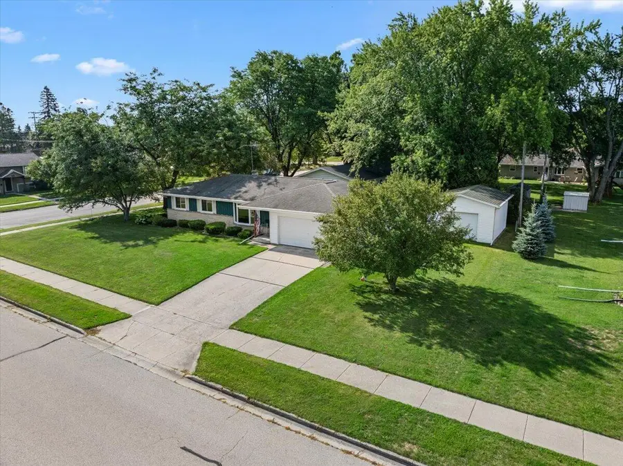 309 Braatz DRIVE, Kewaskum, WI 53040 - #2