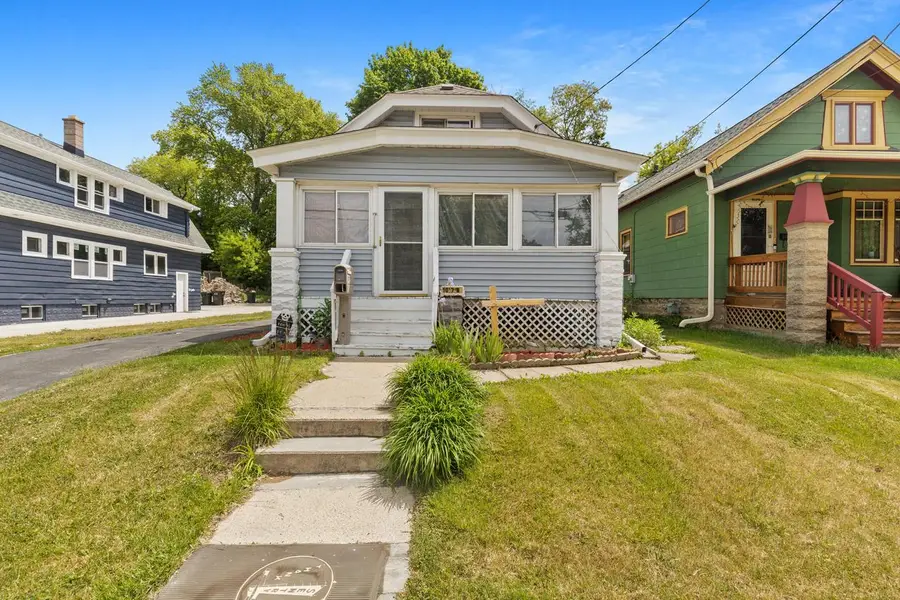 1017 N Chicago AVENUE, South Milwaukee, WI 53172 - #3