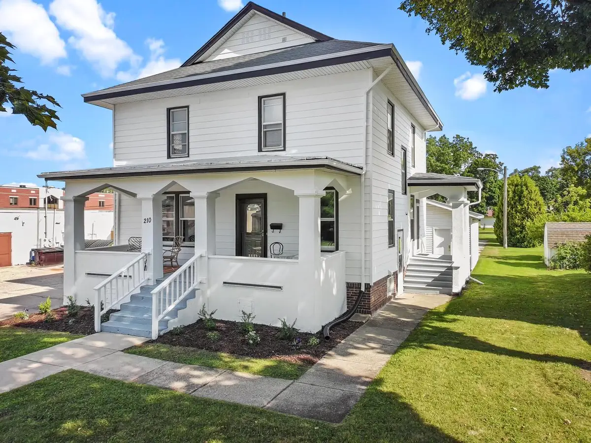 210 E Walworth STREET, Elkhorn, WI 53121 - #1