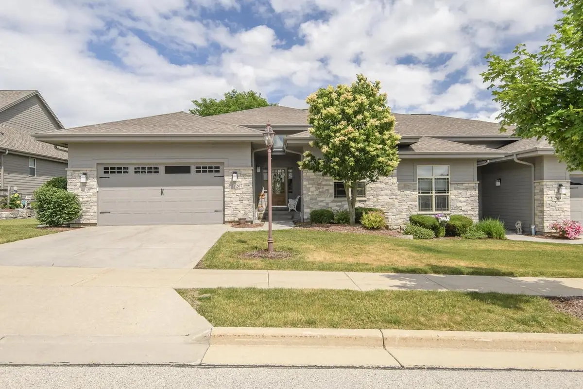 1207 Woodland Hills DRIVE, Waukesha, WI 53188 - #1
