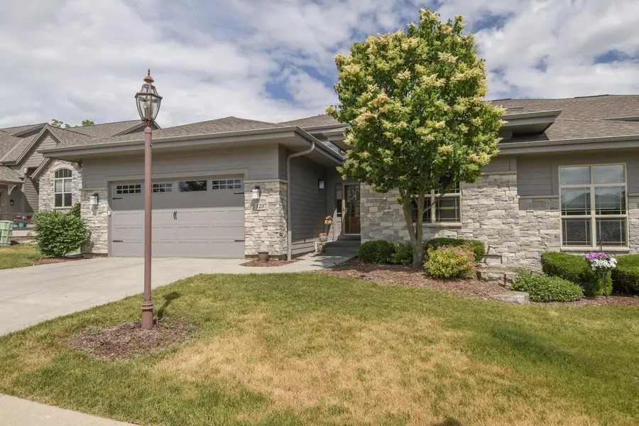 1207 Woodland Hills DRIVE, Waukesha, WI 53188 - #2