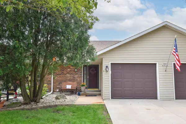 N49W36111 Nottingham LANE #3, Oconomowoc, WI 53066