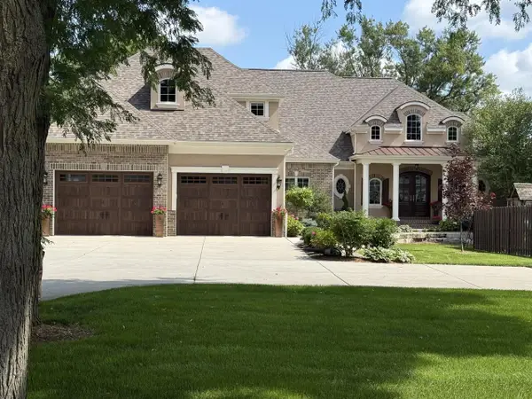 1006 W Wisconsin AVENUE, Oconomowoc, WI 53066