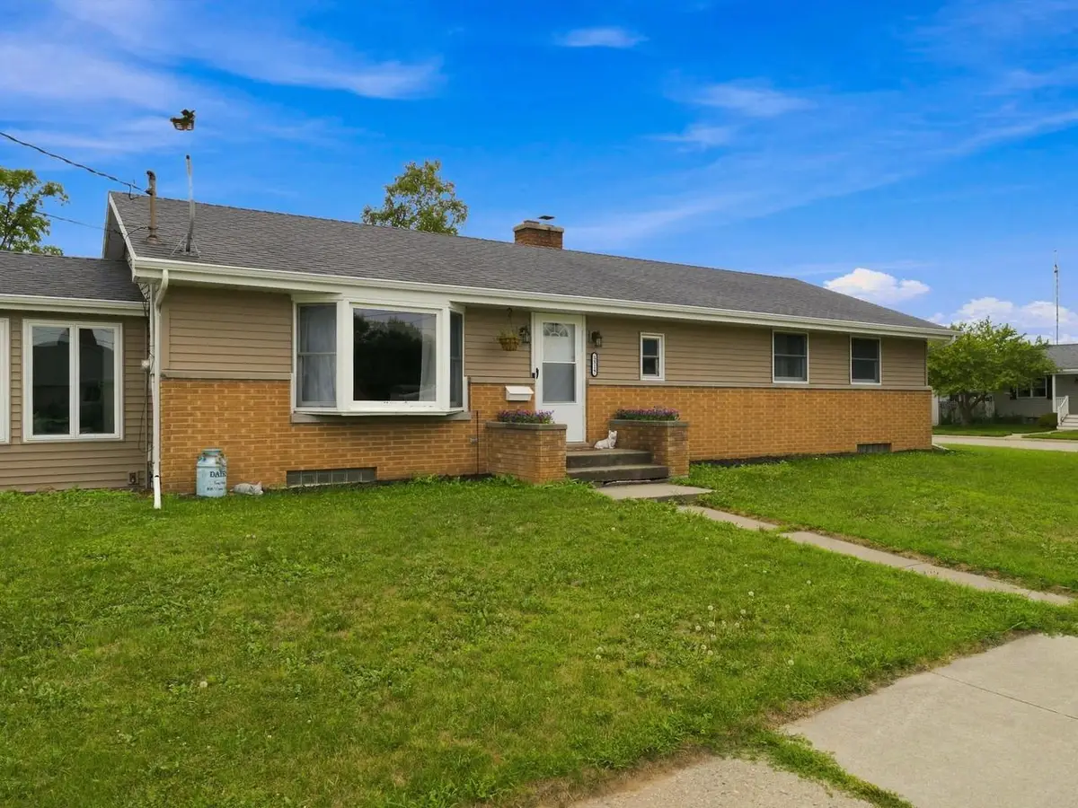 3519 W Marshall STREET, Manitowoc, WI 54220 - #1