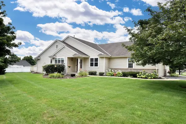 2911 Clear Water LANE, Waukesha, WI 53189