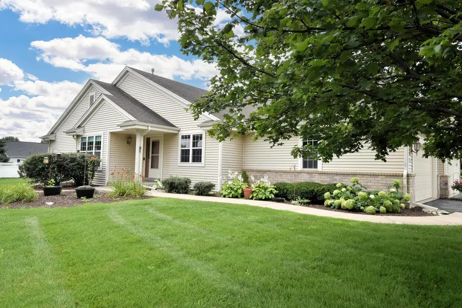 2911 Clear Water LANE, Waukesha, WI 53189 - #2