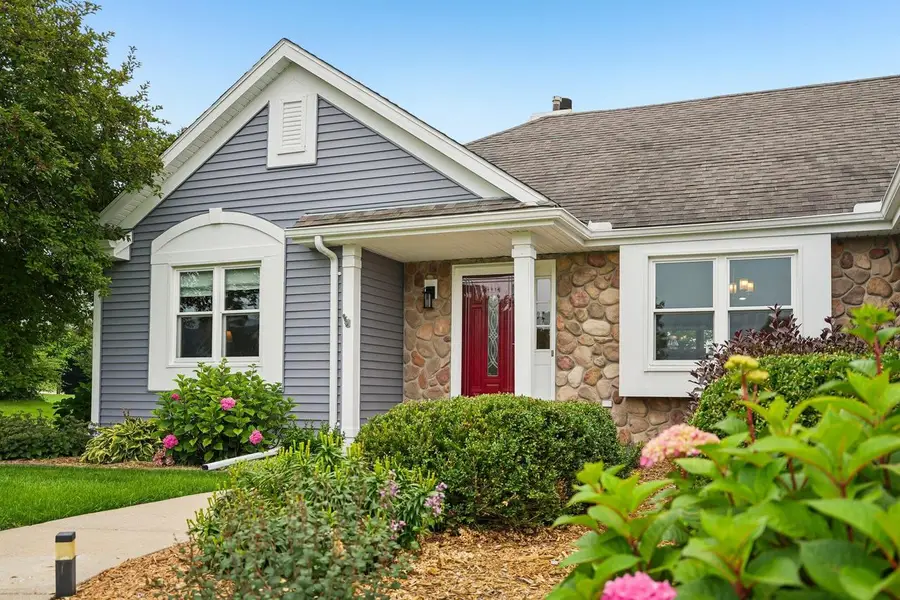 N64W13863 Cobblestone DRIVE, Menomonee Falls, WI 53051 - #2